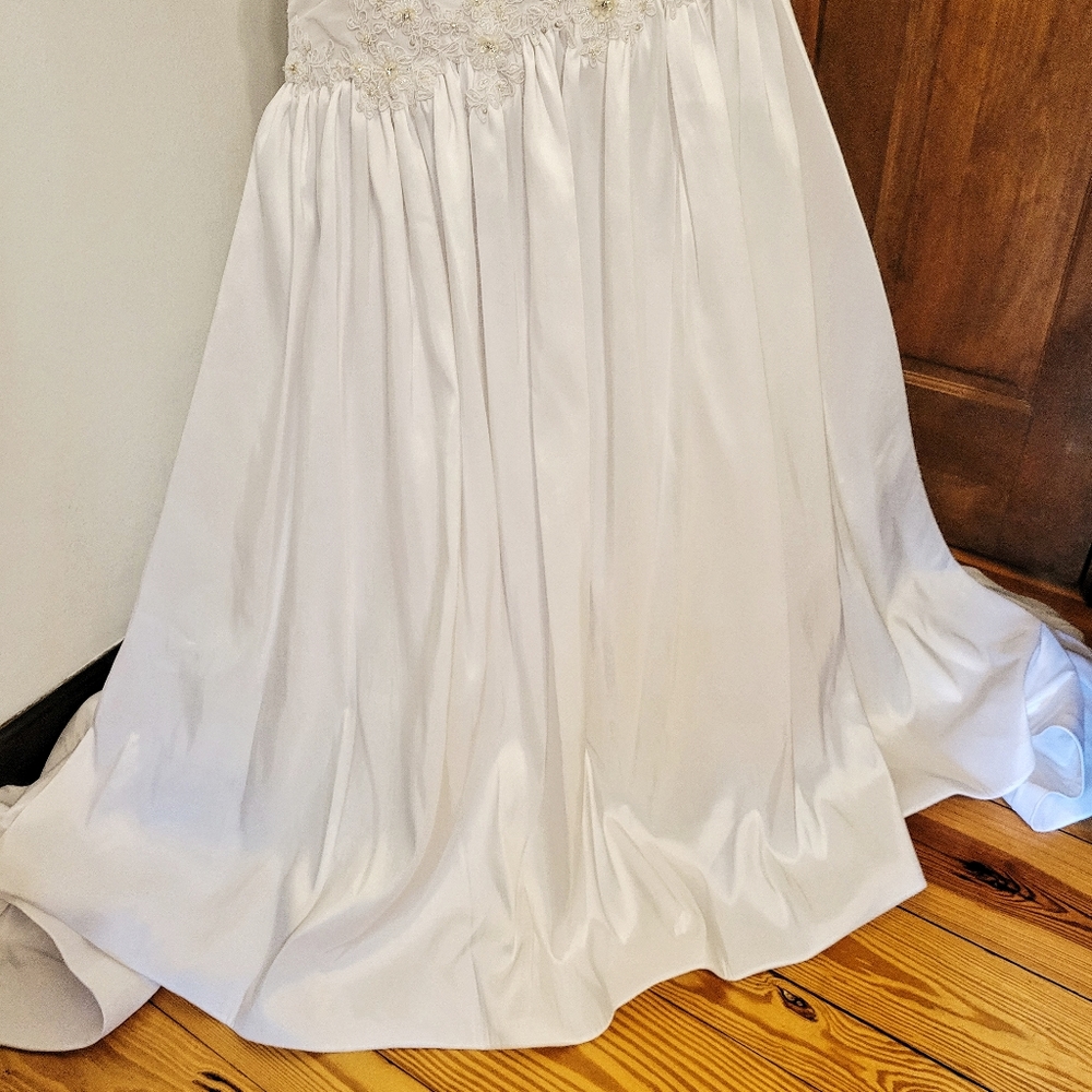 A&T 4414 White Bridal Gown Sz 8 - Picture 6 of 16